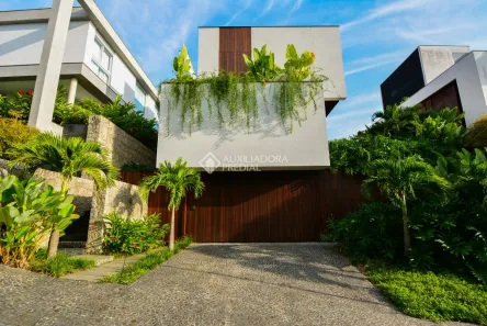 Casa de Condomínio com 3 Quartos à venda, 484m² no Cacupé, Florianópolis