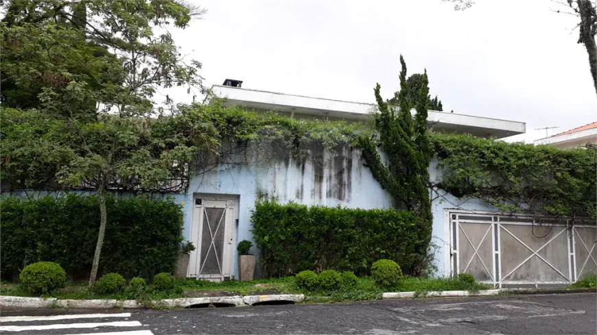 Foto do imóvel - Casa para alugar com 5 quartos, 5 suítes, 441 m², 9 banheiros e 6 vagas, próximo ao Metrô Alto.
