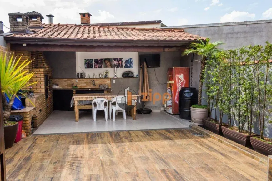Foto do imóvel - Sobrado à venda com 3 quartos, 1 suíte, 4 banheiros e 4 vagas na garagem em