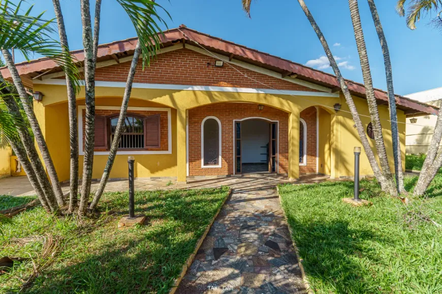 Foto do imóvel - Casa à venda com 4 quartos, 1 suíte, 281 m², 2 banheiros e 6 vagas na garagem em