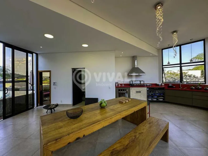 Foto do imóvel - Casa de condomínio para alugar com 3 quartos, 3 suítes, 340 m², 2 a 8 banheiros e 3 a 6 vagas.