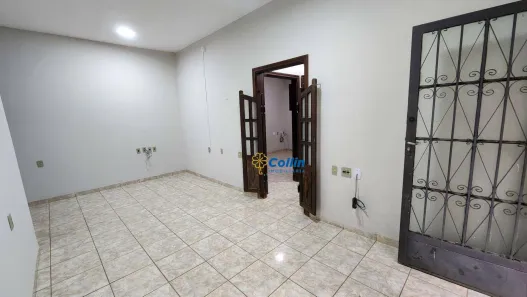 Casa com 3 Quartos para alugar, 100m² no Mercês, Uberaba