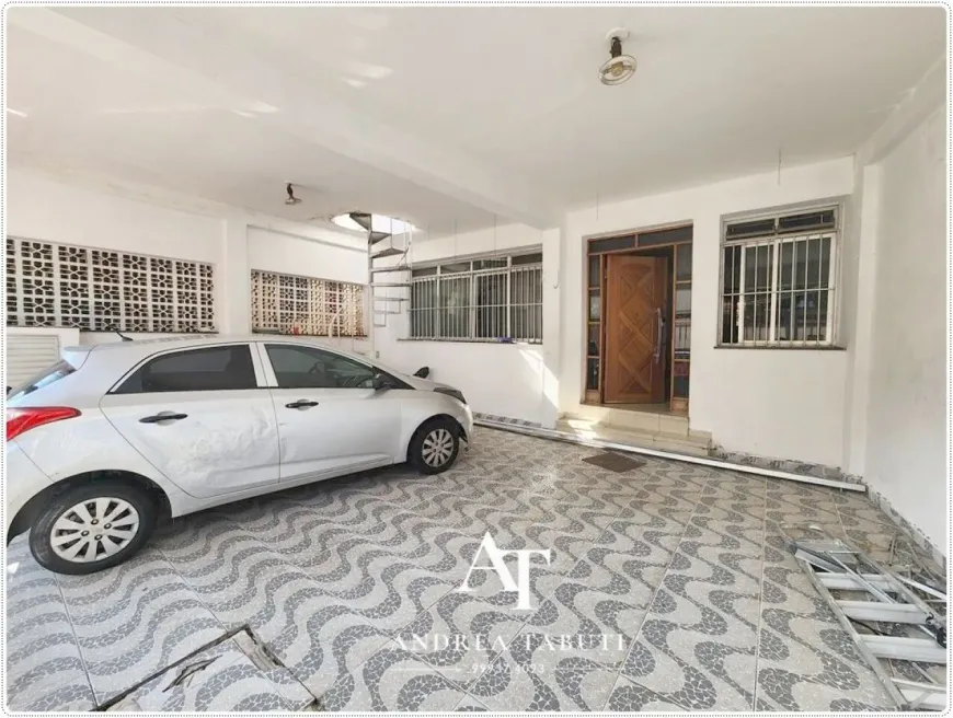 Foto do imóvel - Sobrado à venda com 3 quartos, 1 suíte, 130 m², 4 banheiros e 2 vagas próximo ao Metrô São.
