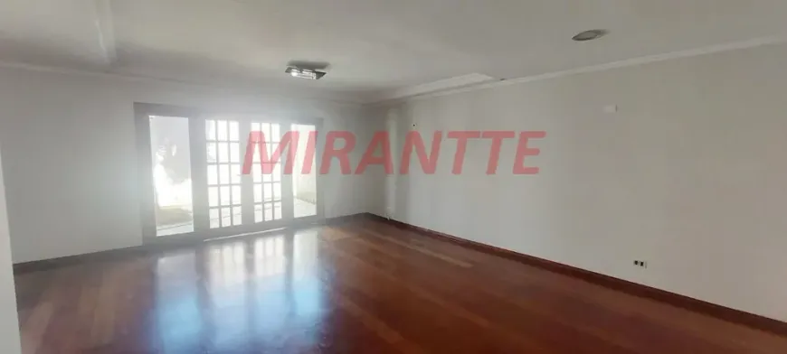 Foto do imóvel - Casa à venda com 3 quartos, 3 suítes, 158 m², 5 banheiros e 4 vagas na garagem em