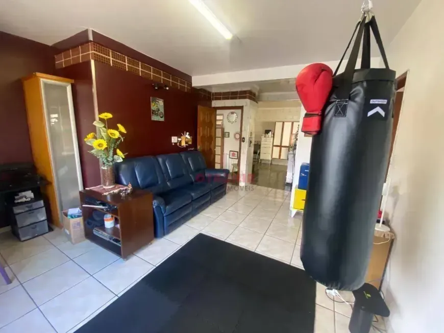 Foto do imóvel - Sobrado à venda com 4 quartos, 3 banheiros e 6 vagas na garagem em