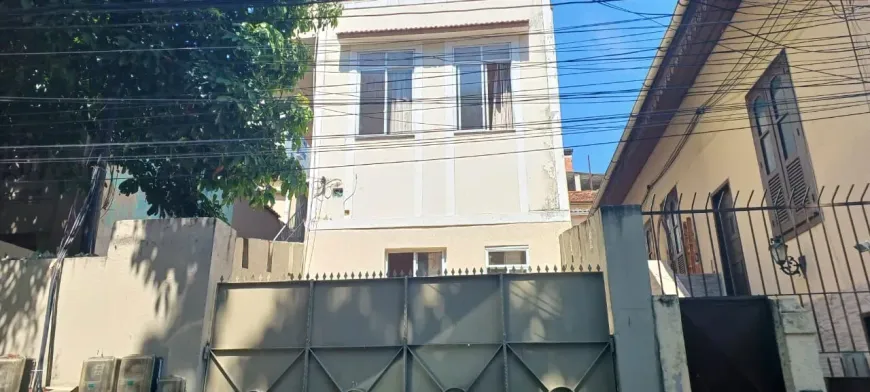 Foto do imóvel - Sobrado à venda com 4 quartos, 1 suíte, 2 banheiros, 1 vaga na garagem e aceita animais em