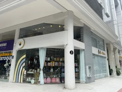 Conjunto Comercial / Sala à venda, 63m² no Centro, Balneário Camboriú