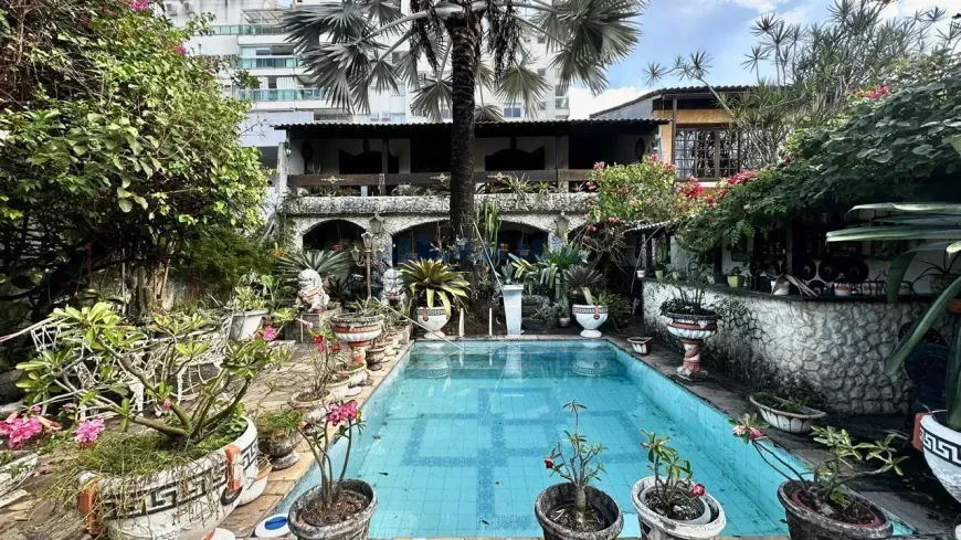 Foto do imóvel - Casa de condomínio à venda com 3 quartos, 1 suíte, 301 m², 4 banheiros e 2 vagas na garagem em