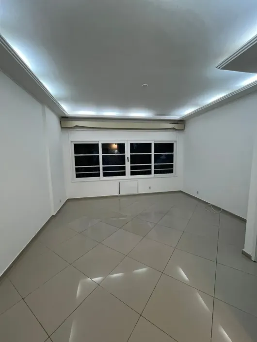 Foto do imóvel - Apartamento para alugar com 1 quarto, 2 banheiros, aceita animais e elevador no condomínio.