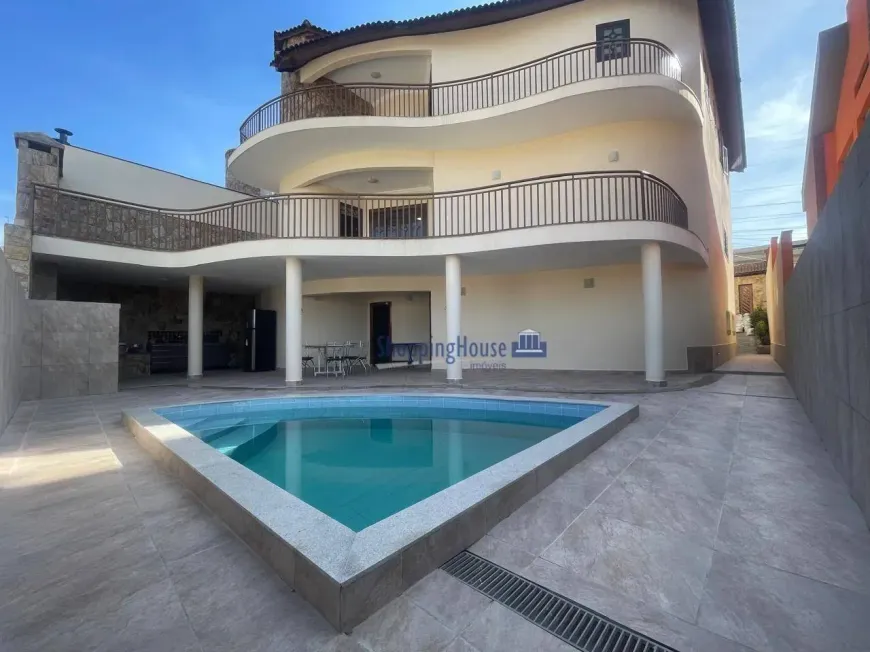 Foto do imóvel - Sobrado à venda com 5 quartos, 5 suítes, 550 m², 7 banheiros e 6 vagas na garagem em