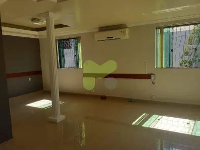 Casa Comercial com 3 Quartos para alugar, 220m² no Centro, Macaé