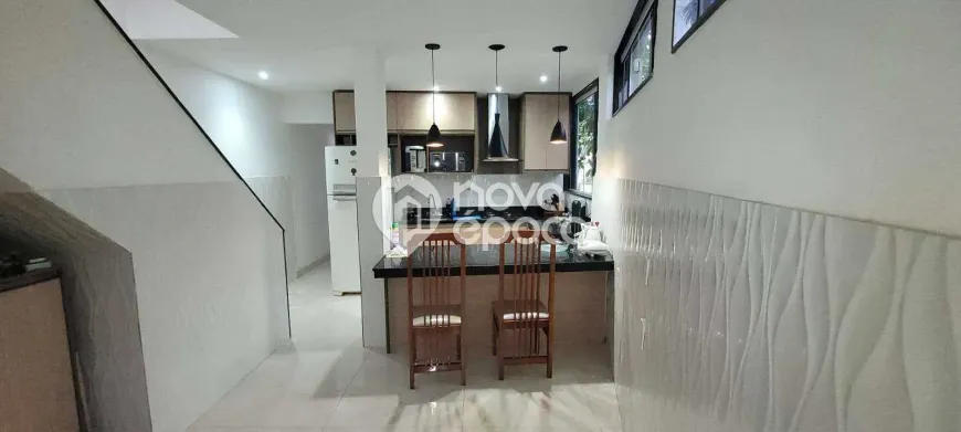 Foto do imóvel - Casa à venda com 3 quartos, 2 banheiros, 1 vaga na garagem e mobiliado, próximo à Estação.