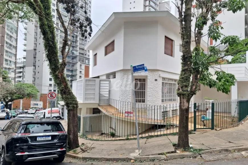 Foto do imóvel - Sobrado para alugar com 3 quartos, 1 suíte, de 280 a 285 m², 2 a 3 vagas e aceita animais em