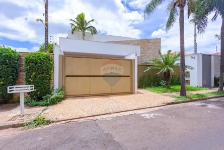 Casa com 3 Quartos à venda, 319m² no Centro, Jaboticabal