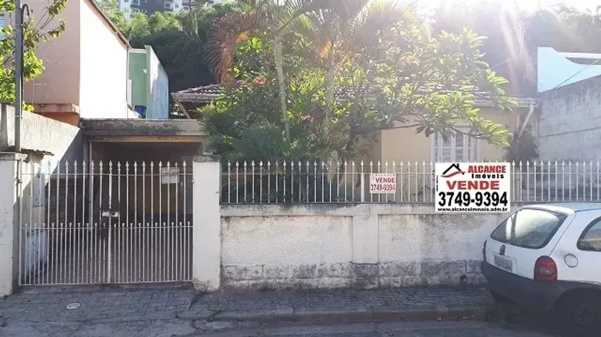 Foto do imóvel - Casa à venda com 3 quartos, 2 banheiros e 2 vagas na garagem em