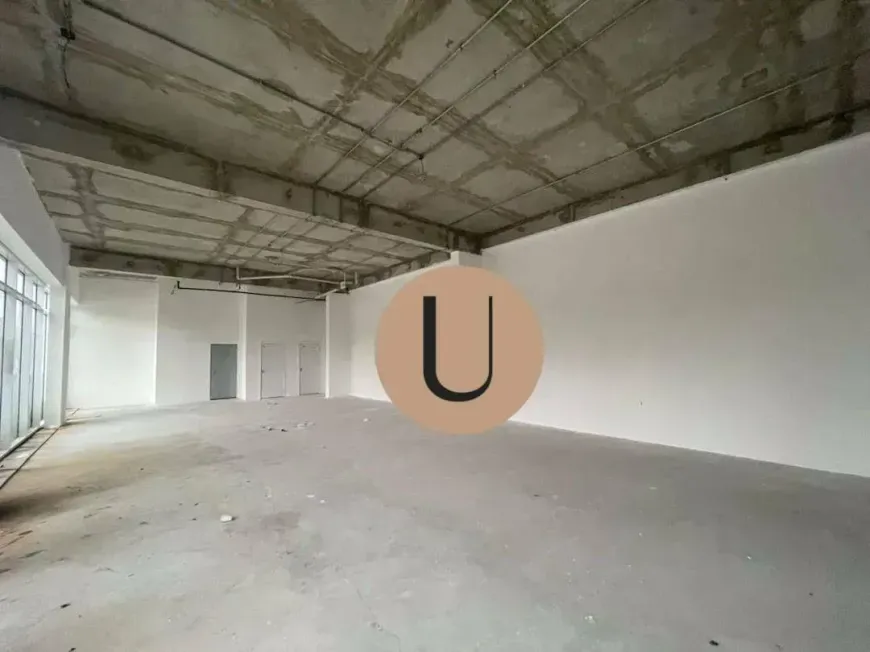 Foto do imóvel - Ponto comercial/Loja/Box para alugar com 163 m², 2 banheiros, condomínio com piscina e portaria.