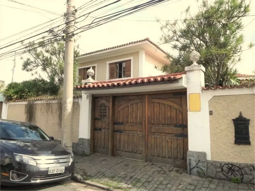 Foto do imóvel - Sobrado à venda com 4 quartos, 2 suítes, 4 banheiros e 4 vagas próximo à Estação Berrini em