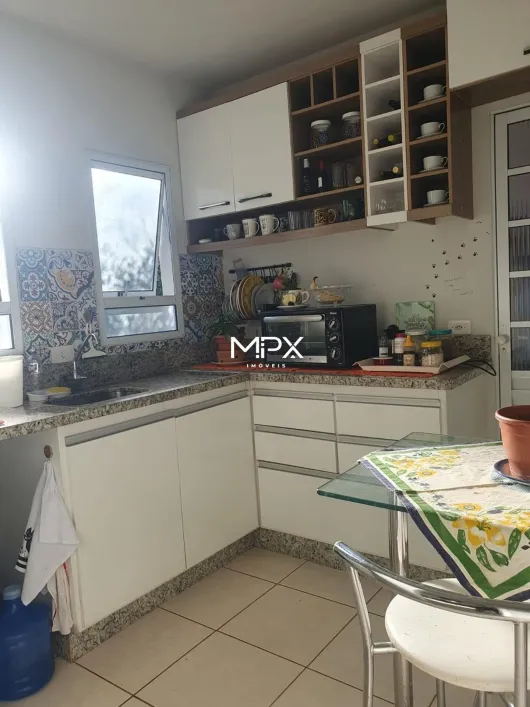 Foto do imóvel - Casa à venda com 2 quartos, sendo uma suíte, 53 m², 1 a 2 banheiros, 2 vagas e aceita animais.