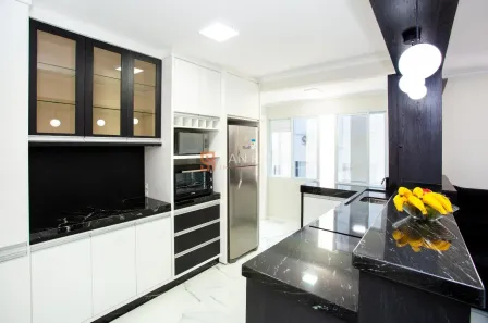 Apartamento com 2 Quartos para alugar, 119m² no Centro, Florianópolis