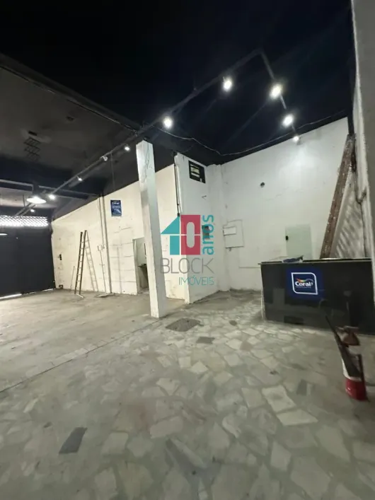 Foto do imóvel - Ponto comercial/Loja/Box para alugar com 450 m², 3 banheiros e 5 vagas na garagem próximo à.