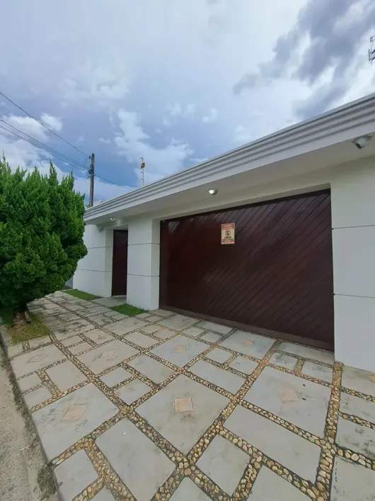 Foto do imóvel - Casa para alugar com 4 quartos, 2 suítes, 480 m², 5 banheiros e 3 vagas na garagem em