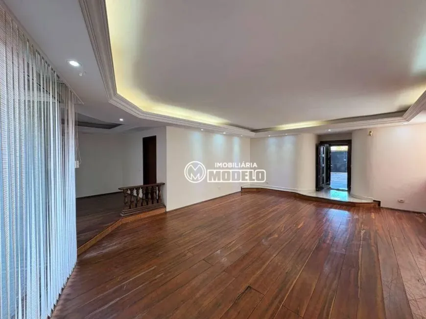 Foto do imóvel - Casa para alugar com 343 m², 5 quartos, 3 banheiros, 4 vagas
