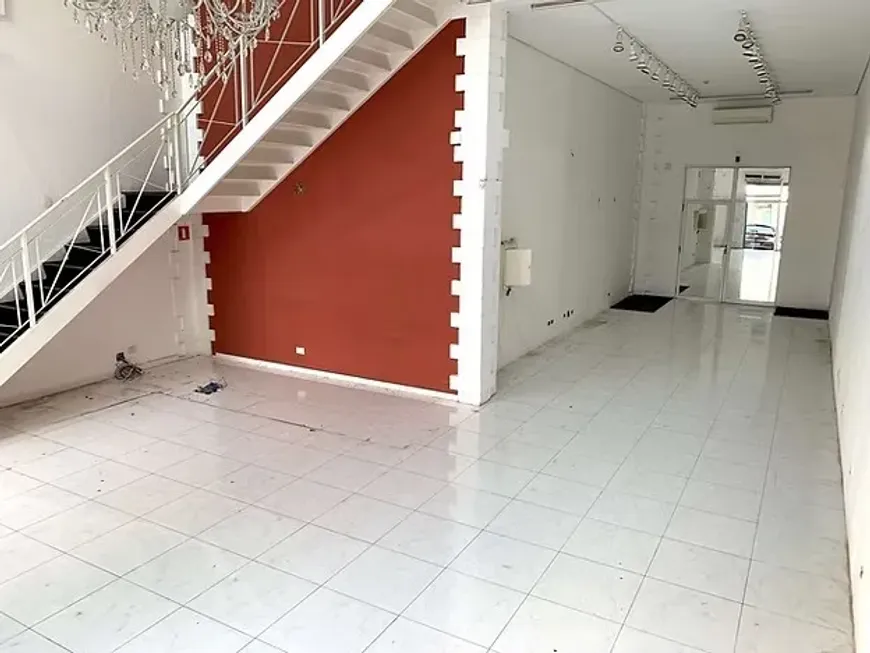 Foto do imóvel - Ponto comercial disponível para locação com 230 m² e 2 banheiros em