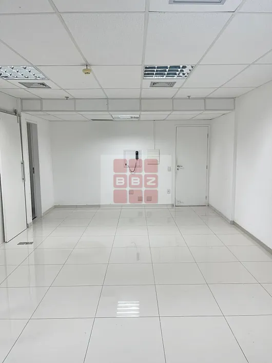 Foto do imóvel - Sala/Conjunto/Escritório para alugar com 45 m², 1 banheiro e 1 vaga na garagem próximo ao Metrô.