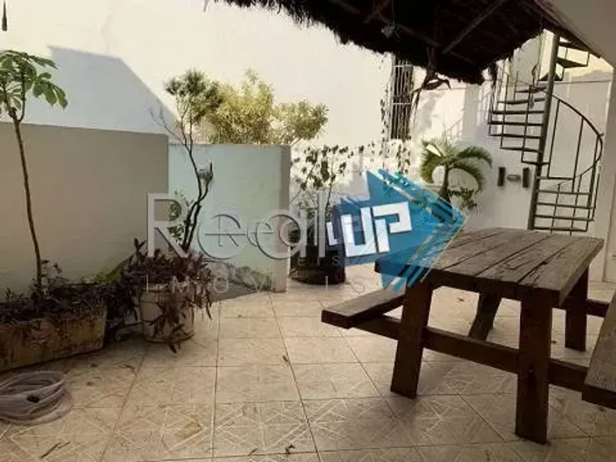Foto do imóvel - Casa para alugar com 437 m², 13 quartos, 7 banheiros, 1 vaga