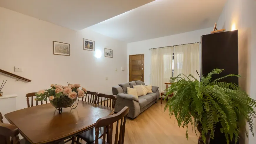 Foto do imóvel - Casa à venda com 2 quartos, 2 banheiros, 1 vaga na garagem e aceita animais próximo ao Metrô.