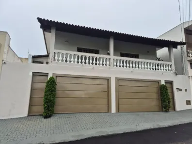 Sobrado com 4 Quartos à venda, 302m² no Centro, Franca