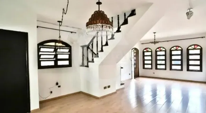 Foto do imóvel - Sobrado à venda com 3 quartos, 1 suíte, 187 m², 4 banheiros e 4 vagas em