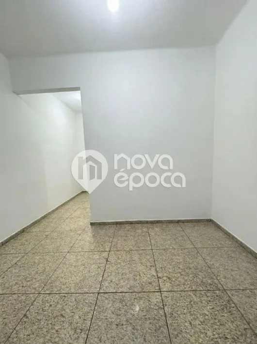 Foto do imóvel - Apartamento à venda com 2 quartos, 1 banheiro e aceita animais próximo à Estação Bonsucesso em