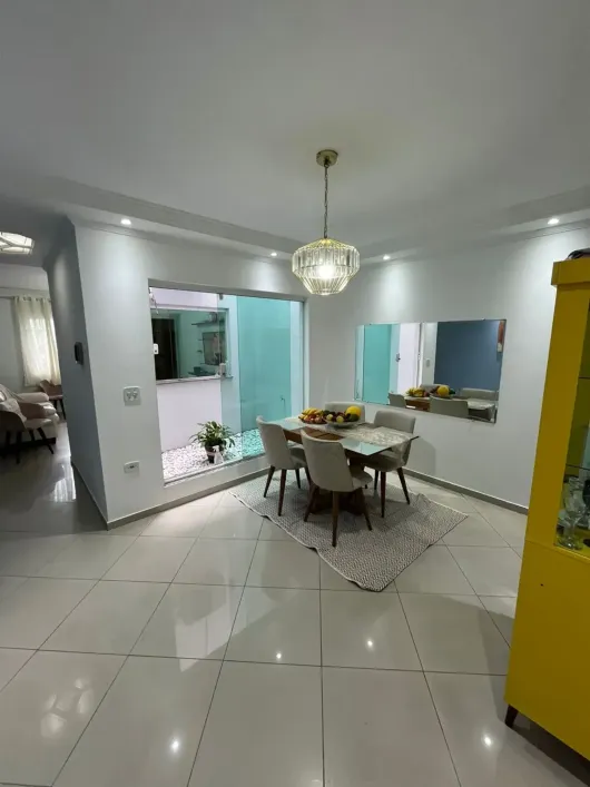 Foto do imóvel - Sobrado à venda com 3 quartos, 3 suítes, 115 m², 4 banheiros e 2 vagas, próximo ao Metrô.