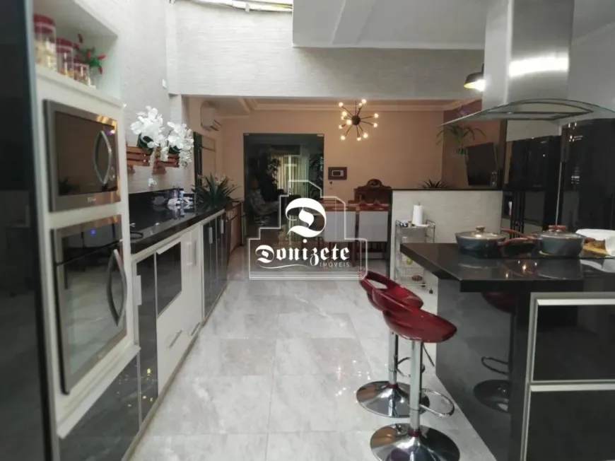Foto do imóvel - Sobrado à venda com 5 quartos, 5 suítes, 299 m², 6 banheiros e 6 vagas na garagem em