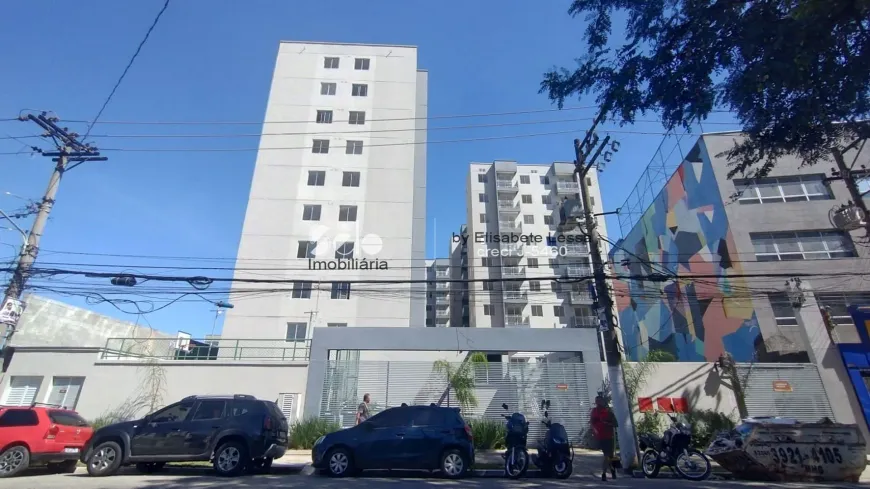 Foto do imóvel - Apartamento para alugar com 2 quartos, 1 banheiro, varanda e condomínio com piscina em