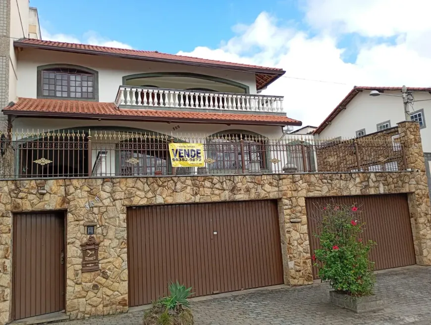 Foto do imóvel - Casa à venda com 10 quartos, 2 suítes, 750 m², 6 banheiros e 4 vagas na garagem em