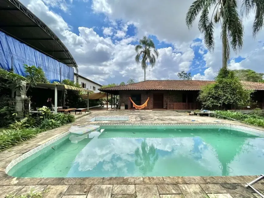 Foto do imóvel - Casa para alugar com 5 quartos, 3 suítes, 15 vagas na garagem e condomínio com piscina em