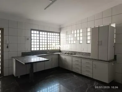 Casa com 4 Quartos à venda, 200m² no Bom Jesus, Uberlândia