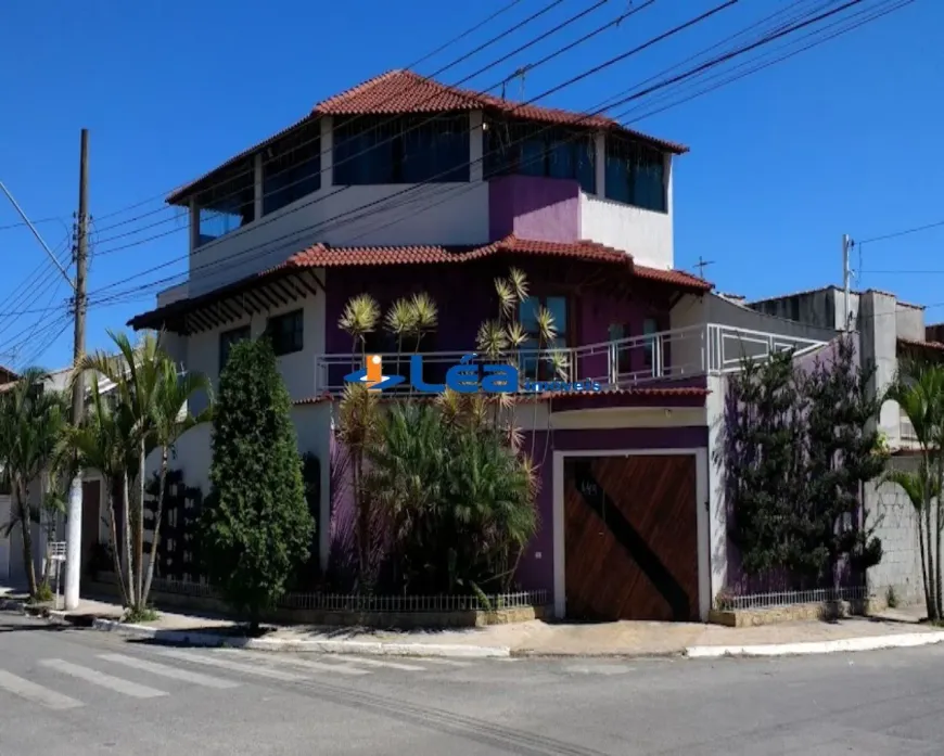 Foto do imóvel - Casa para alugar com 4 quartos, 2 suítes, 380 m², 4 banheiros e 2 vagas na garagem em