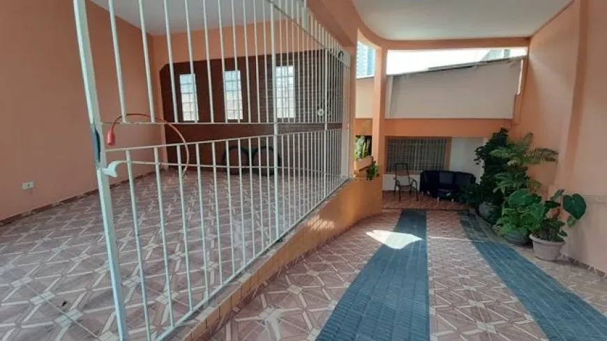 Foto do imóvel - Casa à venda com 3 quartos, 2 banheiros, 95 m² e 3 vagas na garagem em