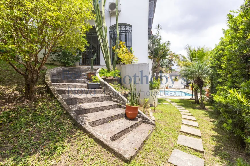 Foto do imóvel - Casa para alugar com 4 quartos, 3 banheiros, 5 vagas na garagem, condomínio com piscina e.