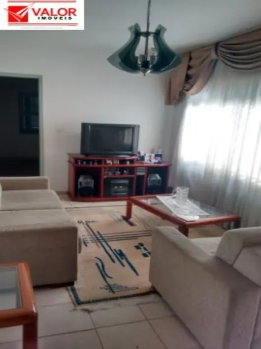Foto do imóvel - Casa à venda com 2 quartos, 2 banheiros e 2 vagas na garagem em