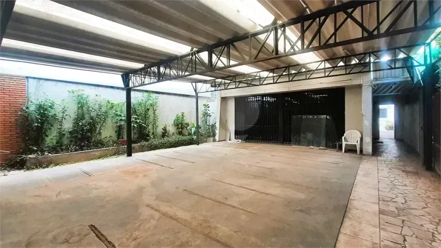 Foto do imóvel - Sobrado à venda com 4 quartos, 2 suítes, 4 banheiros e 4 vagas na garagem em