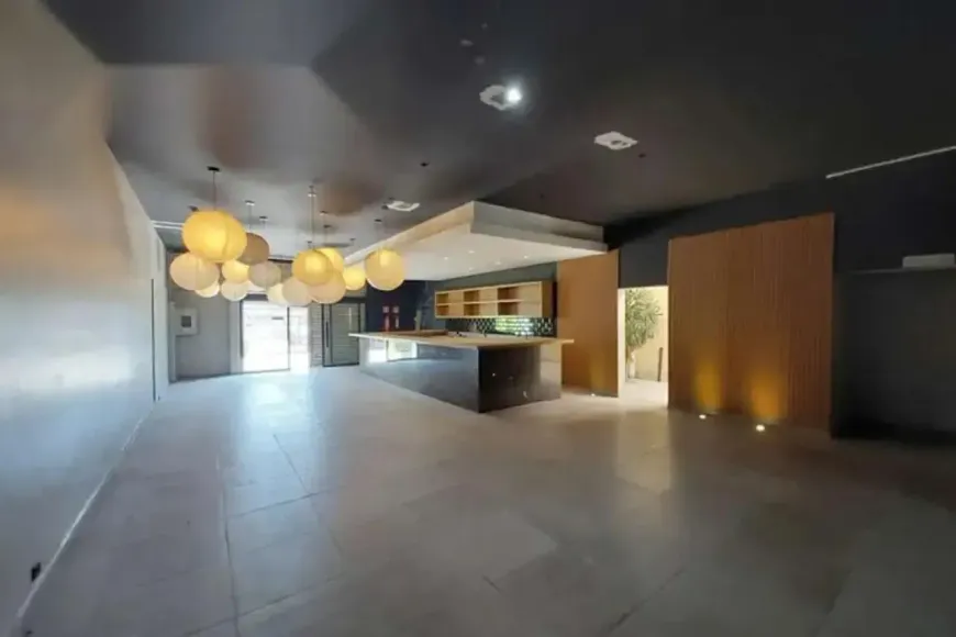 Foto do imóvel - Ponto comercial/Loja/Box para alugar com 4 quartos, 2 banheiros, 2 vagas na garagem e 366 m² em