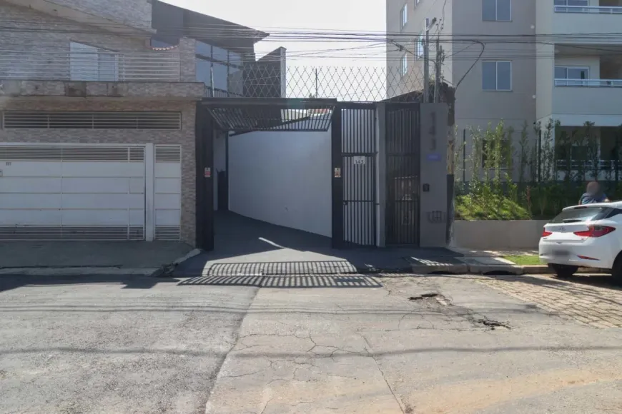 Foto do imóvel - Ponto comercial/Loja/Box para alugar com 6 quartos, 2 banheiros e 2 vagas próximo ao Metrô Vila.
