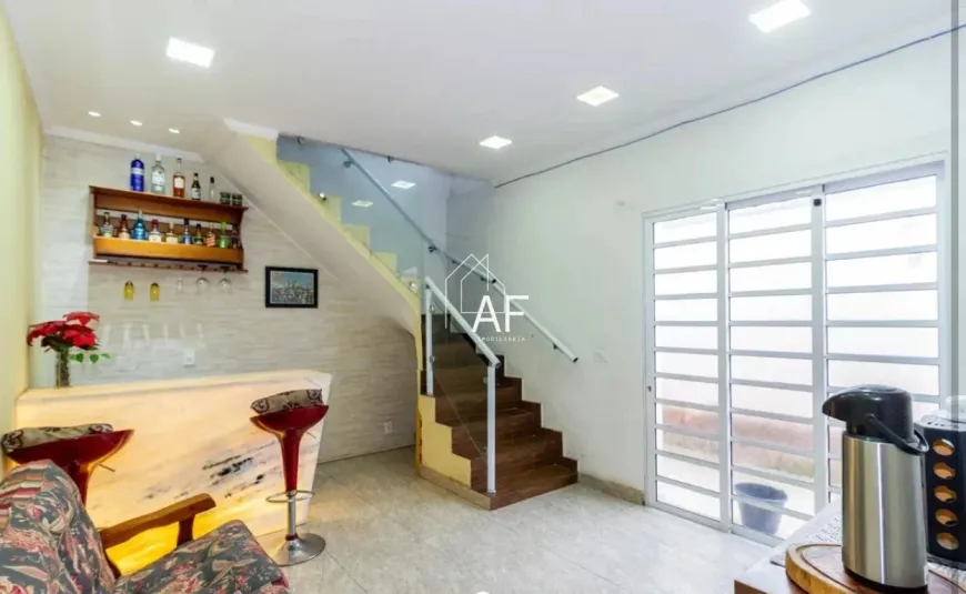 Foto do imóvel - Casa para alugar com 4 quartos, 1 suíte, 4 banheiros, 2 vagas e quintal em
