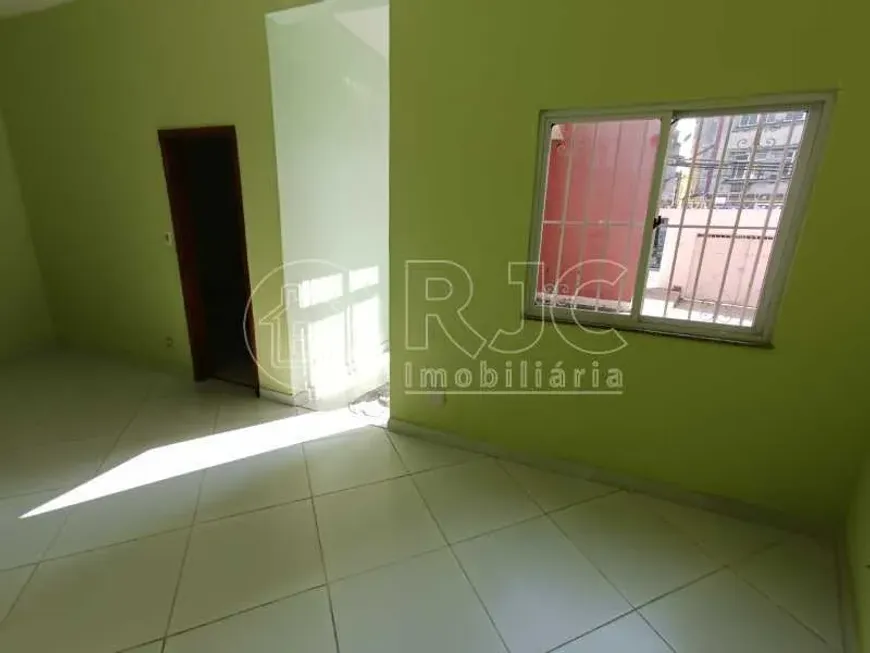 Foto do imóvel - Casa à venda com 2 quartos, 1 suíte, 2 banheiros e 2 vagas, próxima à Estação Cavalcante em