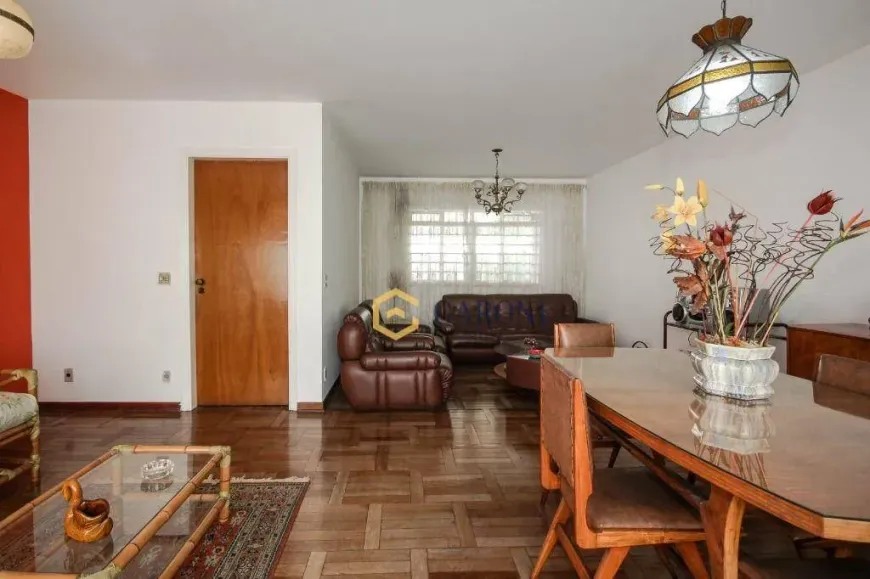 Foto do imóvel - Sobrado à venda com 4 quartos, 1 suíte, 273 a 300 m², 4 banheiros e 6 vagas em