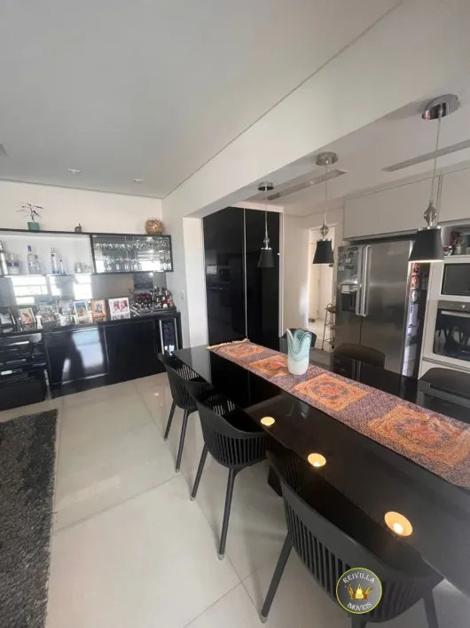 Foto do imóvel - Apartamento à venda com 3 quartos, 3 suítes, 135 m², 5 banheiros e 3 vagas na garagem em